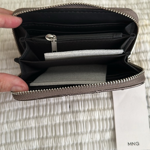 Zipped around wallet - Picture 2 of 2